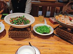 -老滇山寨•云南特色菜•地方菜•民族风情歌舞表演(金碧店)