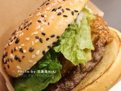 金尊肉酱安格斯厚牛堡-麦当劳(静安寺店)