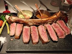 1KG和牛战斧牛排-弦月窗LUNETTE BY AMANDA(复兴路店)