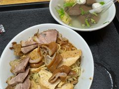 -松树干拌面店