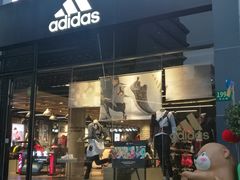 -阿迪达斯(百联徐汇商业广场运动旗舰店)