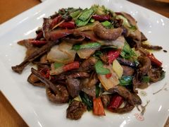 -石磨豆花家常菜·牦牛排土火锅