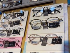 -天空之镜眼镜店蔡司依视路配镜授权零售店(望京颐堤港店)