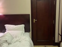 -深圳君逸国际酒店(龙岗横岗塘坑地铁站店)