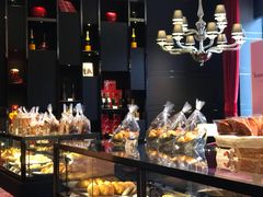 面包甜点陈列柜-Salon de The de Joel Robuchon(外滩18号店)