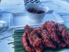 炸鸡配韩式辣酱-瑰丽酒店·海吧·天际下午茶·现场DJ·天台酒吧
