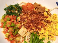 三合一扯面-令氏家外家周秦食府(高新店)