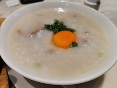 窝蛋牛肉粥-香港百合居(LCM置汇旭辉广场店)
