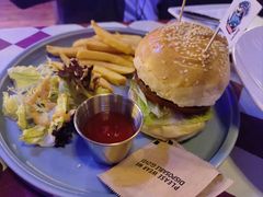 鲨鱼经典汉堡-鲨鱼美式餐厅酒吧Sharky