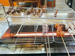 -哈尔滨小酒馆·鲜肉现穿自助烧烤(康新花园店)