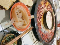 -财二舅火锅招待所