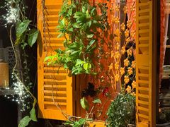 -Cuc Gach Quan Restaurant