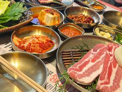 -草家酱蟹炭火烤肉店(珲春南路一店)
