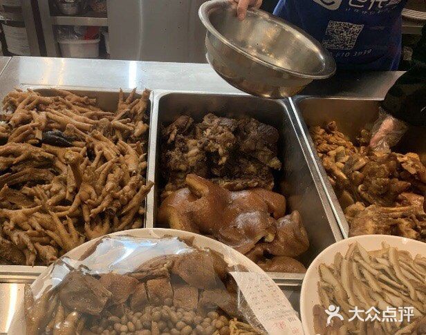 来吃过一次他们家的茅溪卤菜,肥肠爆排骨,我就着实开始羡慕周边居民了