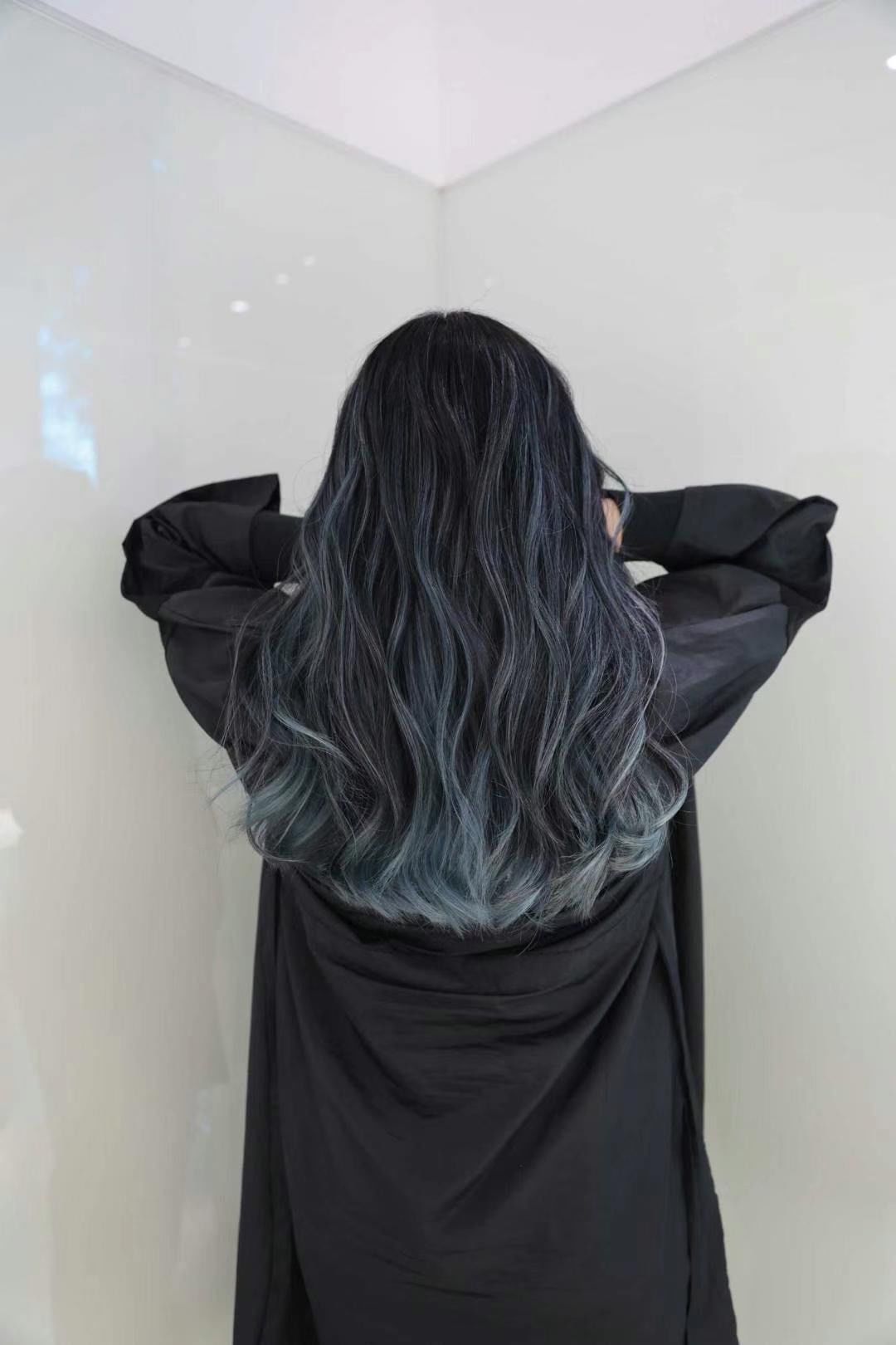 蓝色发尾染
「丝语萱形象