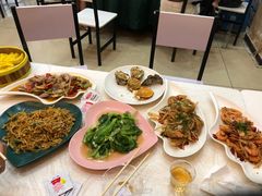 -覃记海鲜美食餐厅