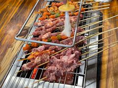 -哈尔滨小酒馆·鲜肉现穿自助烧烤(康新花园店)