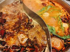 番茄鸳鸯锅-喜悦小串丹东小黄牛海鲜烧烤大排档(民主广场店)