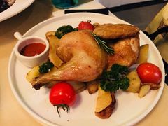 香烤脆皮鸡配迷迭香及苹果-TIAGO HOME KITCHEN(王府中环店)