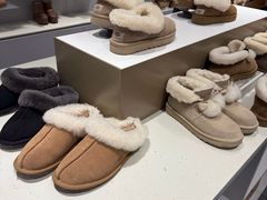 -UGG(燕莎奥特莱斯购物中心店)