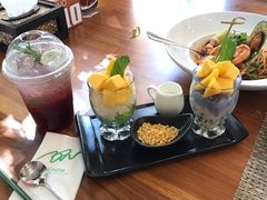 -Chom Cafe and Restaurant