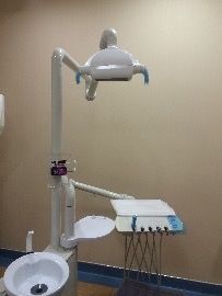 -瑞尔齿科(上海长风大悦城店)