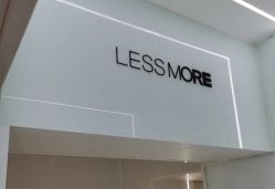 -LESSMORE科技头皮理容中心