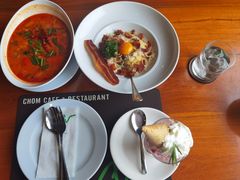 -Chom Cafe and Restaurant