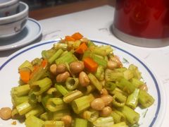 马家沟芹菜拌花生米-盛和友·大院炒鸡(平度青岛路店)