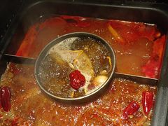 -老牌坊云南鱼豆花火锅(哈西万达店)
