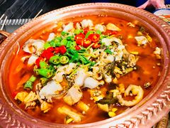 -沪小二炭火蛙锅(淮海中路美食不夜城店)
