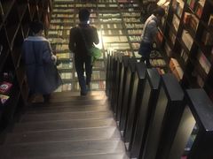 -钟书阁(松江泰晤士小镇店)