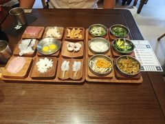 -银米·云南传统过桥米线(双廊黑金冠店)