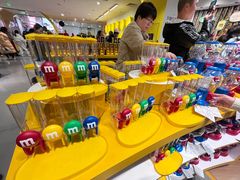 -m豆巧克力世界(上海世茂广场店)