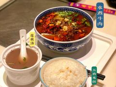 辣锅水煮牛肉配饭-本味轩精品茶餐厅(黄山路店)