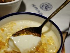 桃胶双皮奶-炖物24章·顺时轻养茶(杭州大厦店)