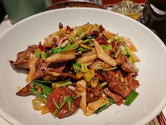 -江城小馆陕南妈妈菜·全球旅行餐厅(钟楼店)