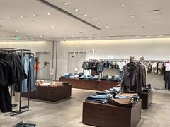 -URBAN REVIVO(高德置地广场·春广场店)