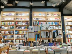 -猫的天空之城概念书店(杭州南宋御街店)