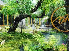 -Chom Cafe and Restaurant