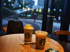 靠窗位-星巴克臻选(莘庄仲盛店)