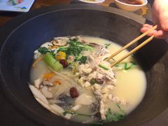 -咕嘟草帽鱼·牛奶一样的鲜鱼汤(天鹅湖万达广场店)