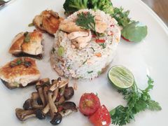 -Chom Cafe and Restaurant