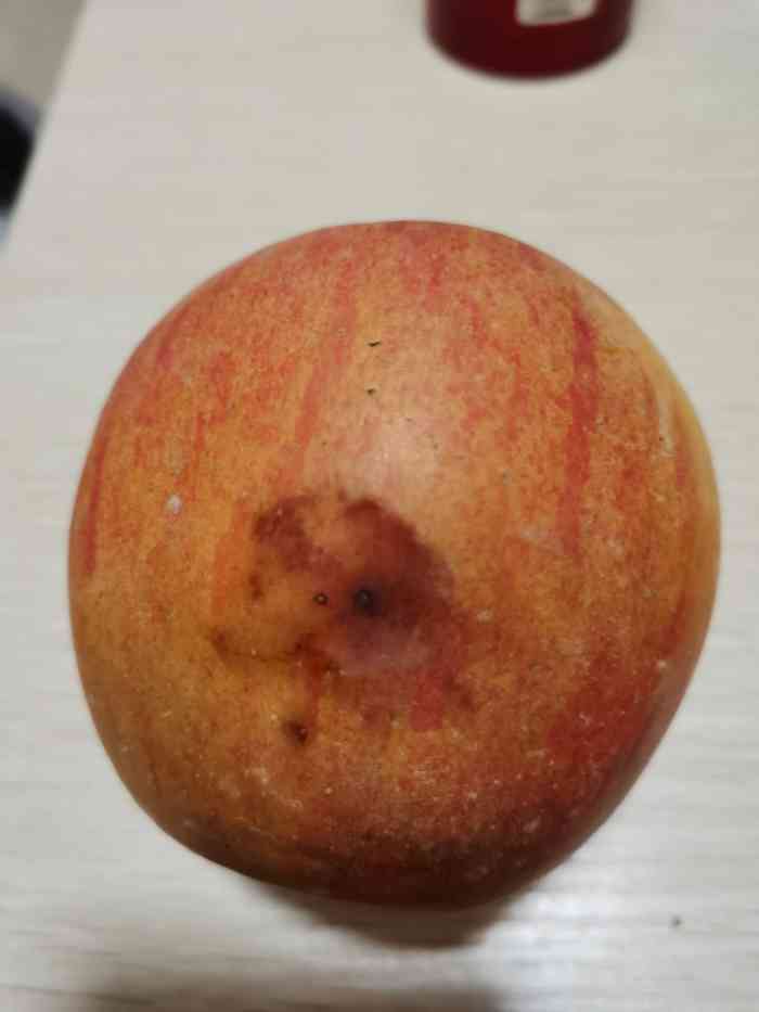 打分 买了5个a级冰糖心苹果,还不到1天,居然有一个是坏的