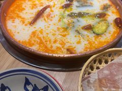 -洱火云南酸菜牛肉火锅(石景山当代商城店)