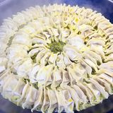 杭州美食｜蛮不讲理的香脆！一口爆汁的鲜肉锅贴