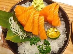 三文鱼刺身-小句号·精致料理(江南环球港店)