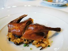 五香脆皮乳鸽糯米饭-三号黄浦会Canton Table