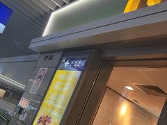 -麦当劳(上海虹桥站30B检票口楼上)