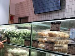 面包甜点陈列柜-白玉兰食品甜凤店(合生汇店)